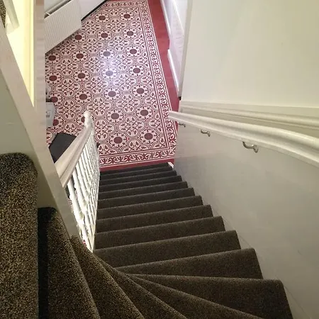 לינה וארוחת בוקר House No 7 4*