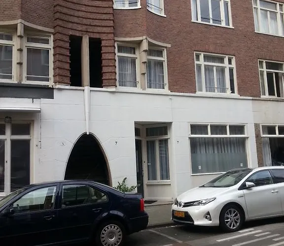 לינה וארוחת בוקר House No 7 4*