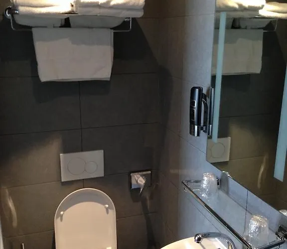 לינה וארוחת בוקר House No 7