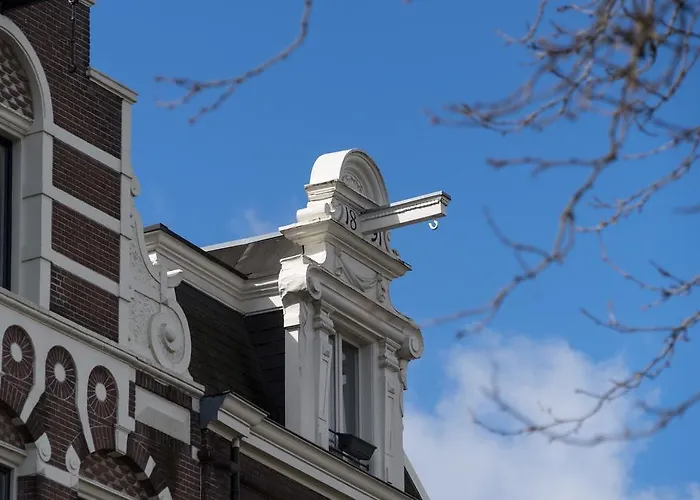 לינה וארוחת בוקר House No 7