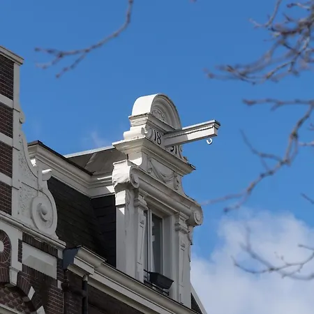 לינה וארוחת בוקר House No 7